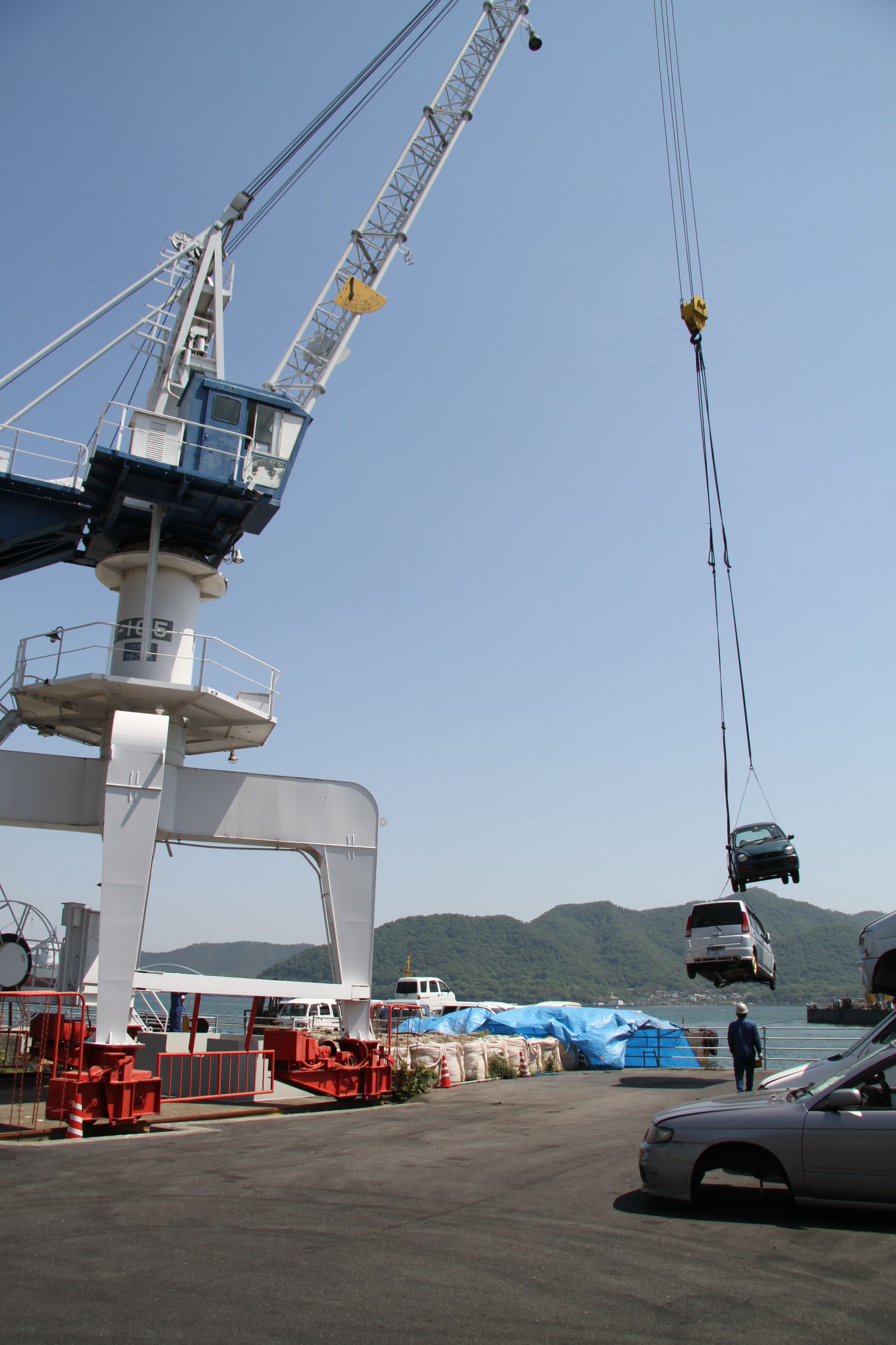 使用済み自動車回収／海上輸送で瀬戸内海の環境を守る
ツネイシCバリューズの離島支援活動～今年で11回目、累計624台に
