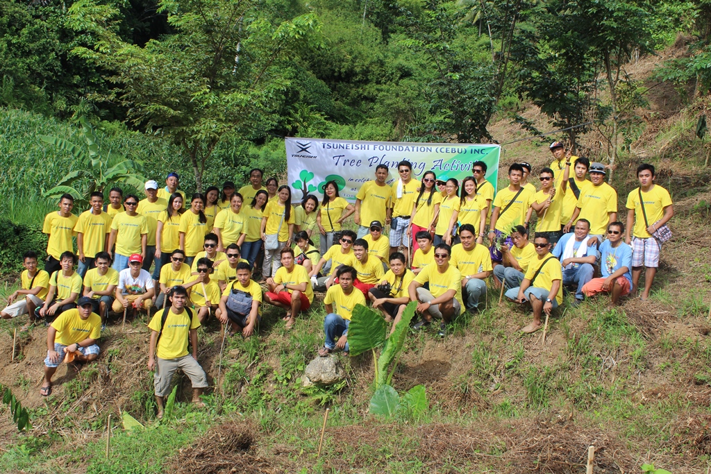 世界環境デー記念活動　ツネイシセブ財団が植樹活動を実施