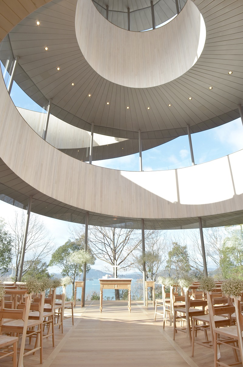 世界初の二重らせん構造のRibbon Chapel(リボンチャペル)─JCDデザインアワード2014大賞受賞、ベラビスタ境ガ浜が叶える夢のようなリゾートウェディング