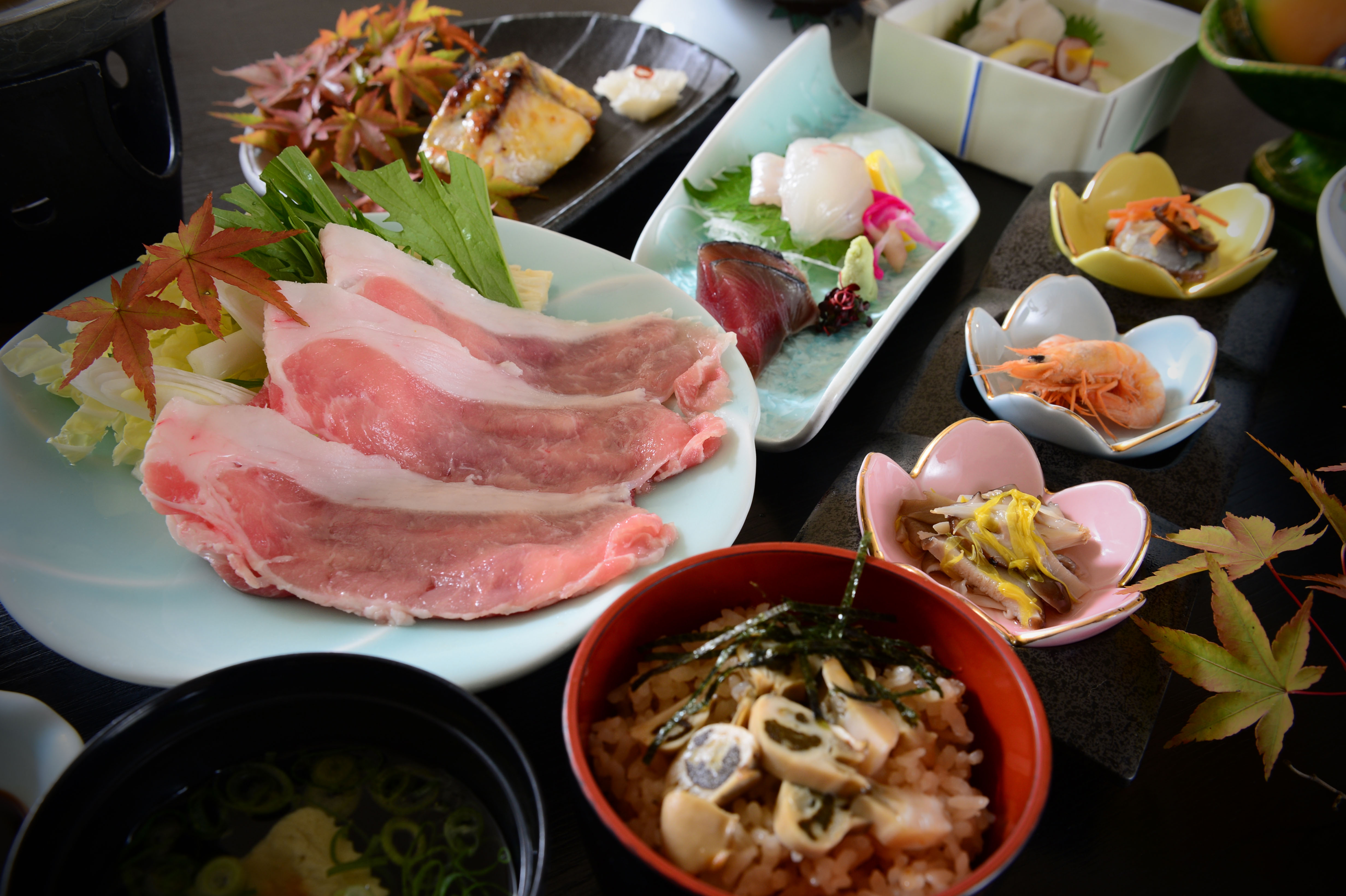 備後の「旨いもん」がずらり!本格和食を堪能。湯ったりと温泉三昧。さらに光の遊園地へ。昭和の湯の忘新年会プランはこの時期だけの特典満載
