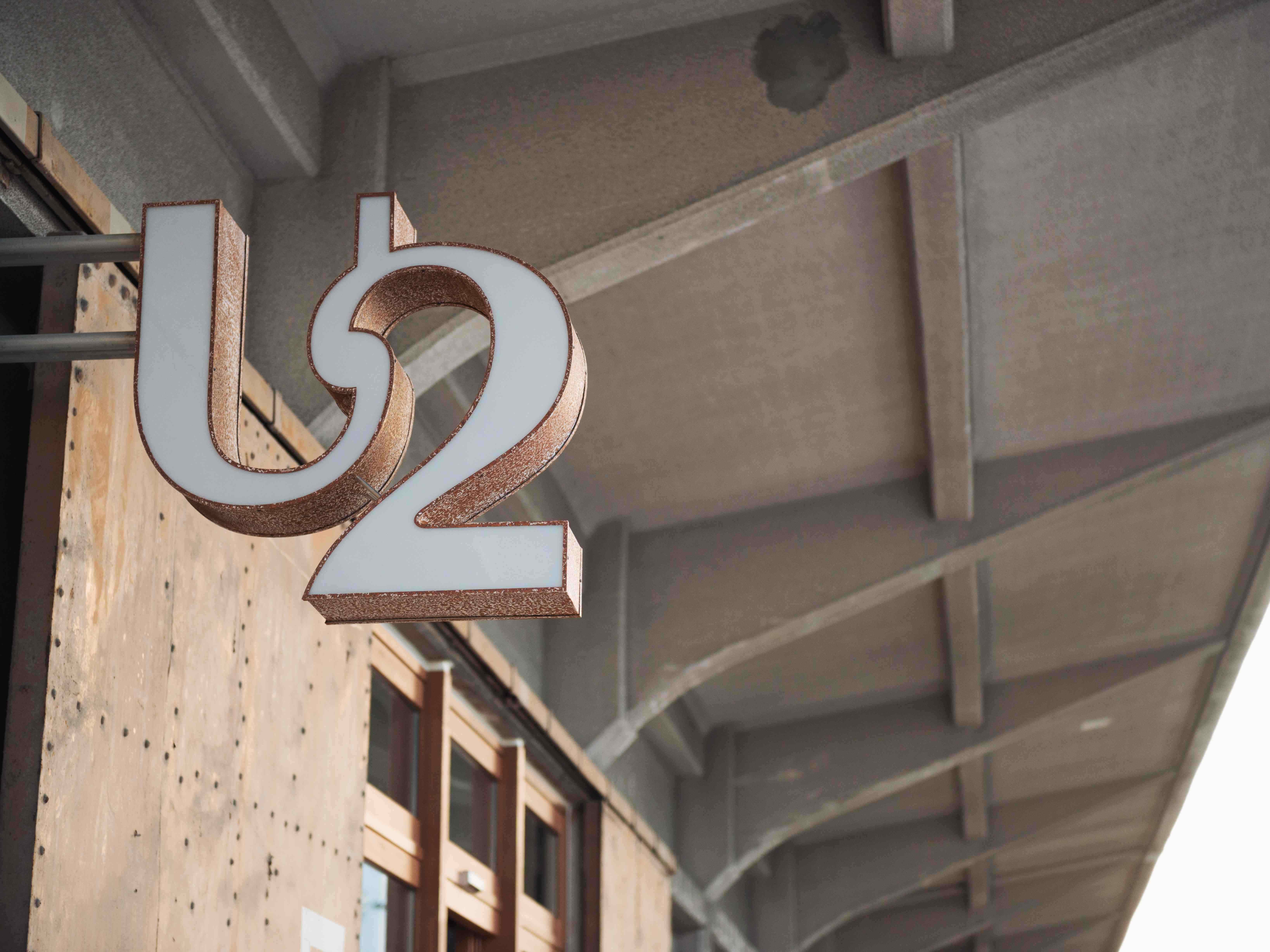 ONOMICHI U2カウントダウンパーティーのLIVE出演者が決定。新年を祝いシャンパンで乾杯!