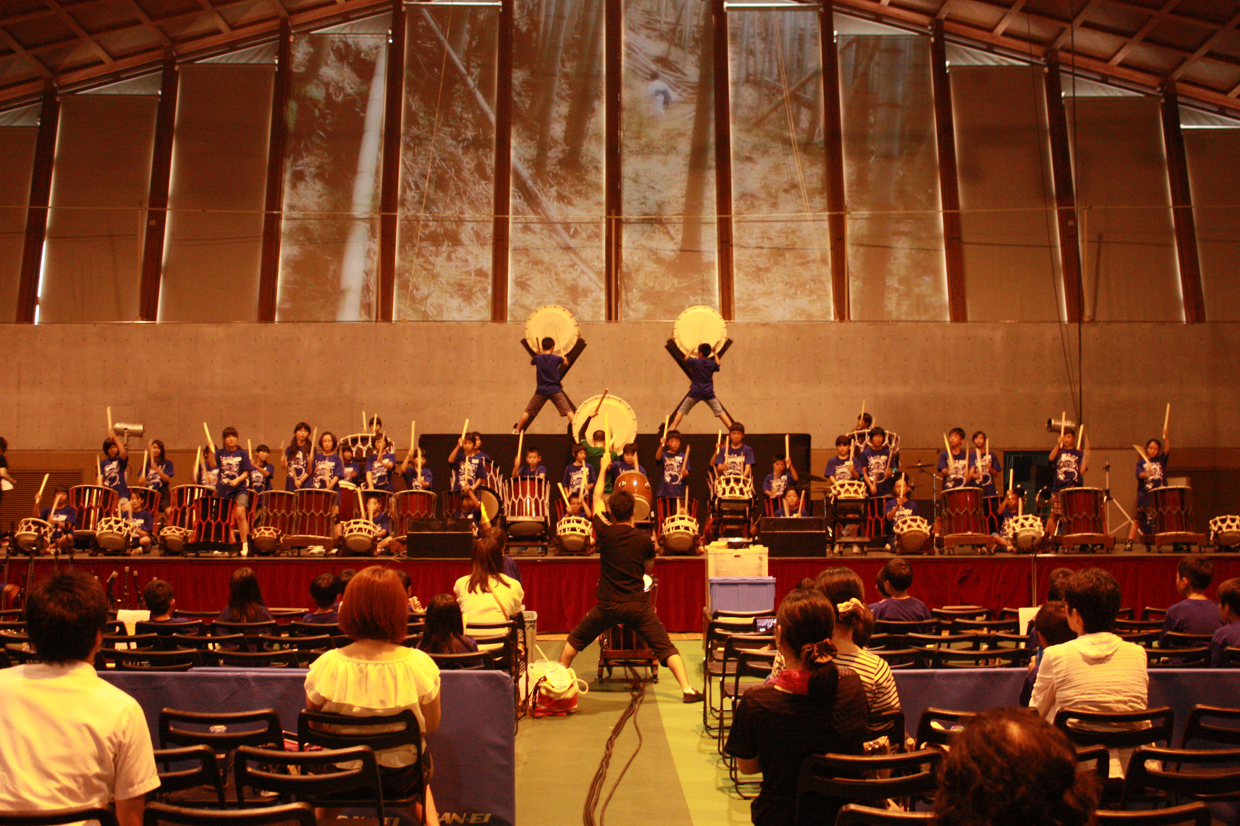 「和太鼓コンサート リハーサル見学・演奏体験イベント」93人の子どもたちが打楽器の迫力演奏体験～ツネイシみらい財団